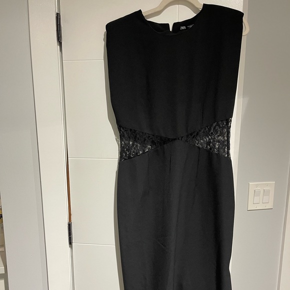 Zara SHOULDER PADS LACE WAIST BLACK MIXED CUT OUT MIDI DRESS - Picture 4 of 6